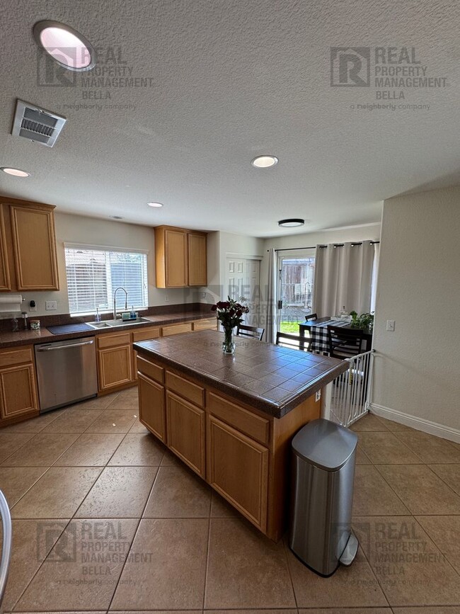 Building Photo - Spacious 4-Bedroom Menifee Home with Open ...