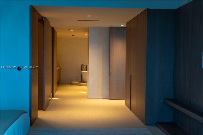 Building Photo - 5959 Collins Ave