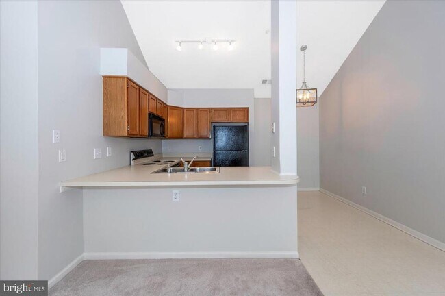 Building Photo - 6330 Bayberry Ct