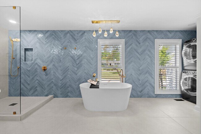 Building Photo - 5704 Woodside Ave