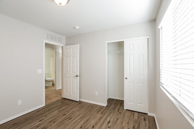 Building Photo - 4314 N 124th Ave