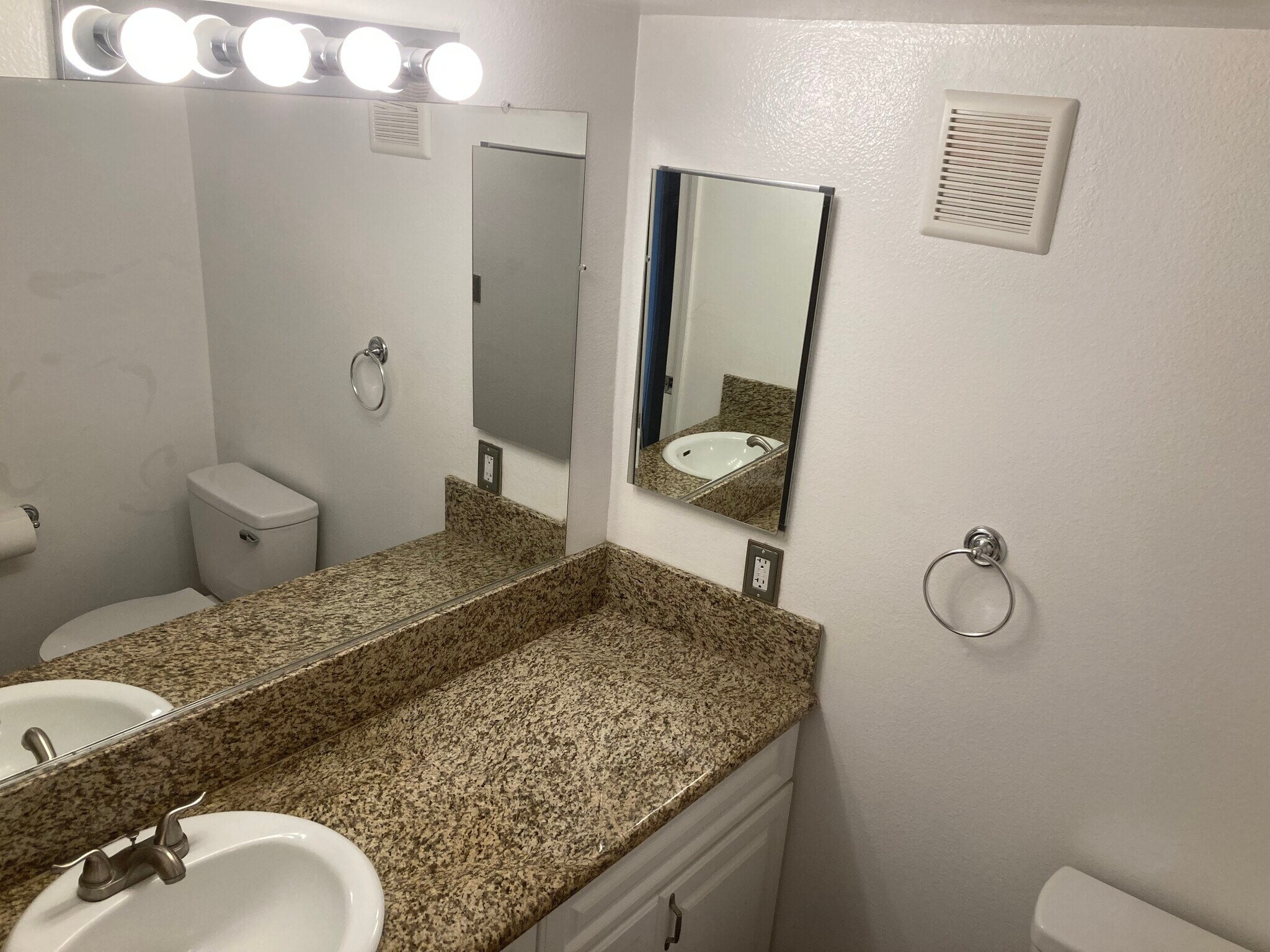 Building Photo - 550 Orange Ave