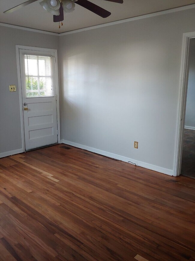 Building Photo - 602 Warren St