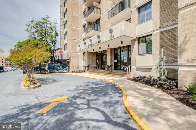 Building entrance - 118 Monroe St