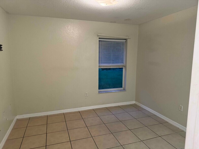 Building Photo - 1029 Fox Lake Dr