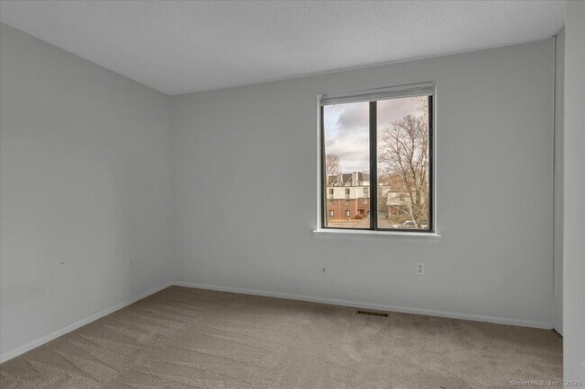 Building Photo - 3 Trolley Crossing Ln