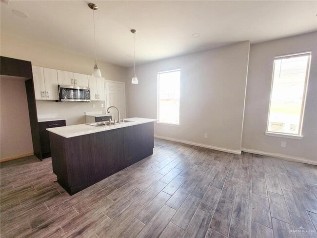 Building Photo - 14 Vani Dr
