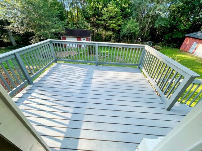 Building Photo - Renovated 3BR Ranch w/Basement