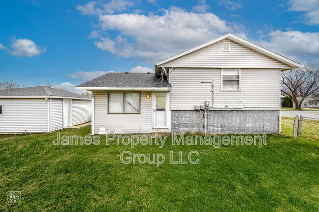 Building Photo - 22050 E Churchill Dr