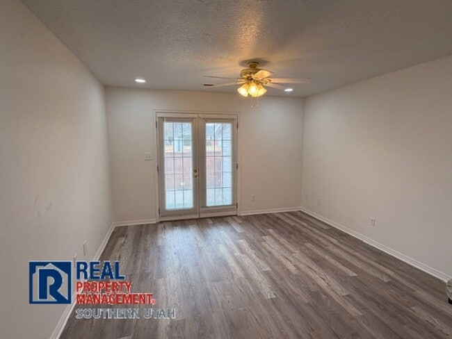 Building Photo - River Road Townhome