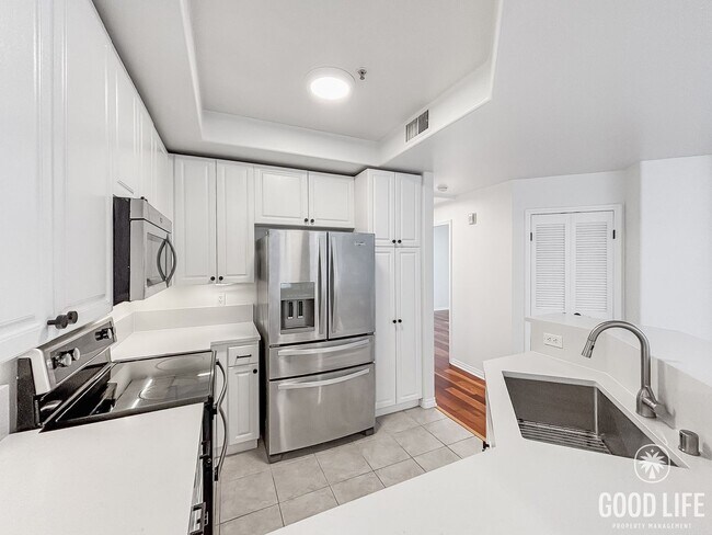 Building Photo - Beautiful 1BD/1BA Condo in Little Italy W/ A/C, W/D, Private Balcony, Reserved Parking, and Rooft...