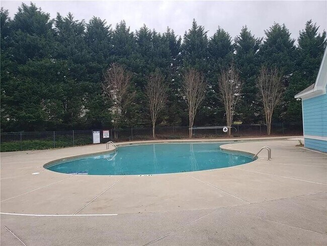 Building Photo - 3050 Centerglen Ln