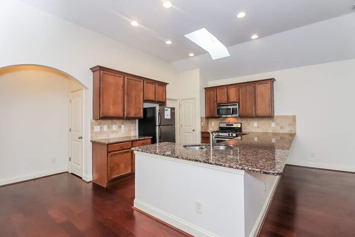 Building Photo - 229 Highland Village Ln