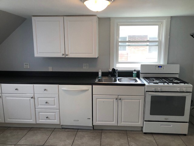 Kitchen 1 - 213 N Brainard St