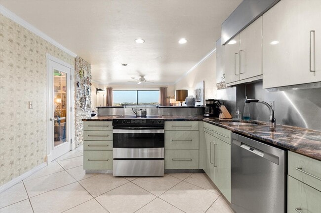 Building Photo - 3385 Coastal Hwy