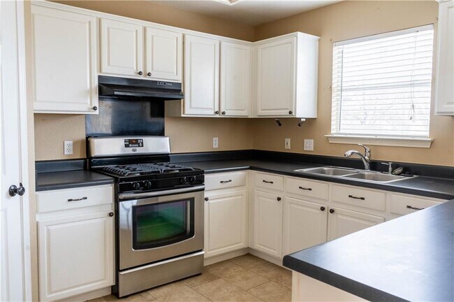 Building Photo - 1608 Diana Dr