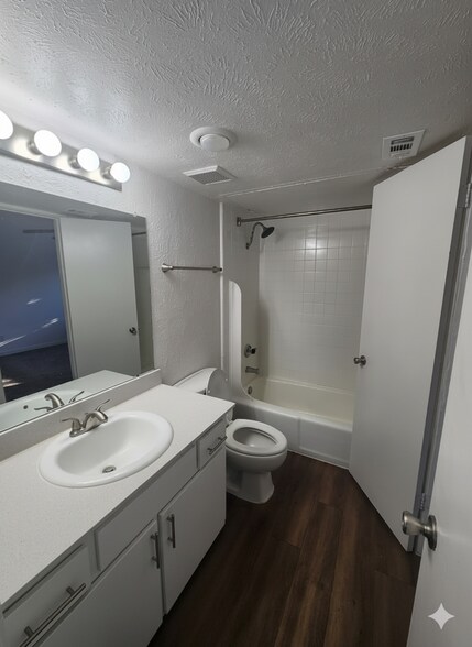 bathroom2 - 210 Trellis Pl