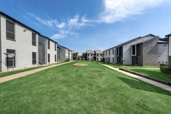 Building Photo - 9666 Scyene Rd