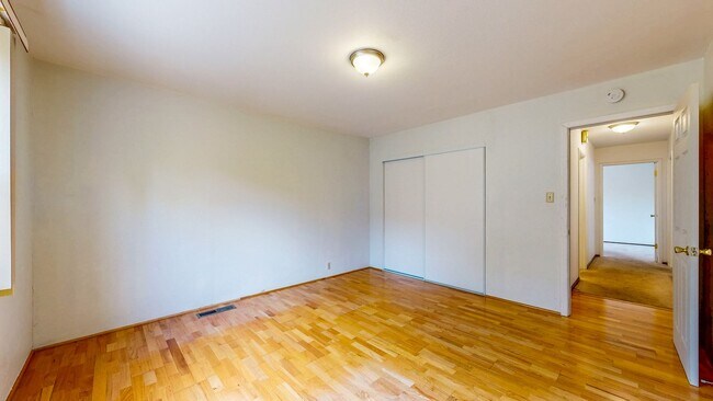Building Photo - 1426 3rd St