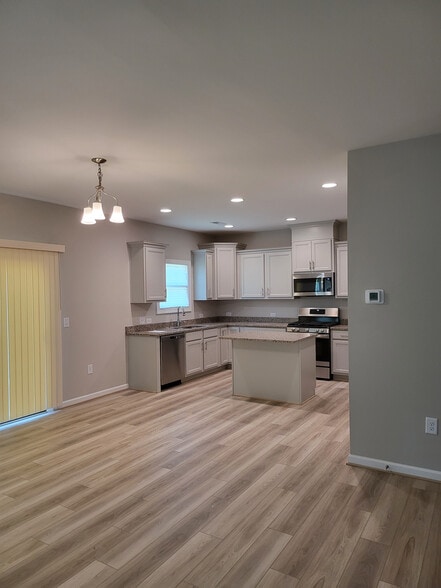 Building Photo - Room in Single Family Home on Tawny View Ln