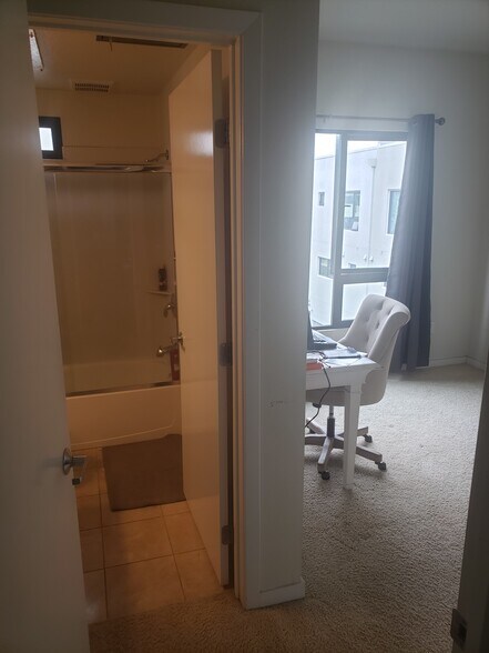 Building Photo - 1207 Wood St