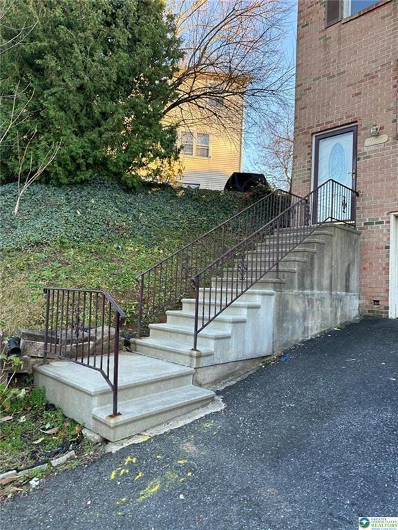 Building Photo - 235 Vista Dr