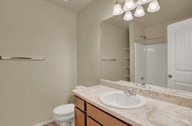 Building Photo - Move-In Ready Townhome | $1,000 Off First ...