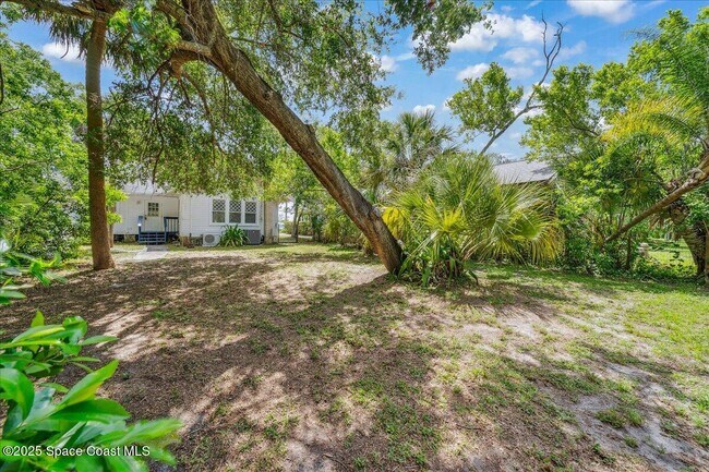 Building Photo - 1326 Riverside Dr