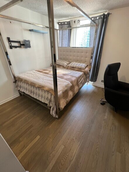bedroom 2 - 200 N Dearborn St