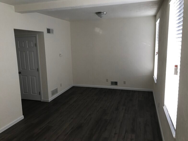 Building Photo - 507 6th St