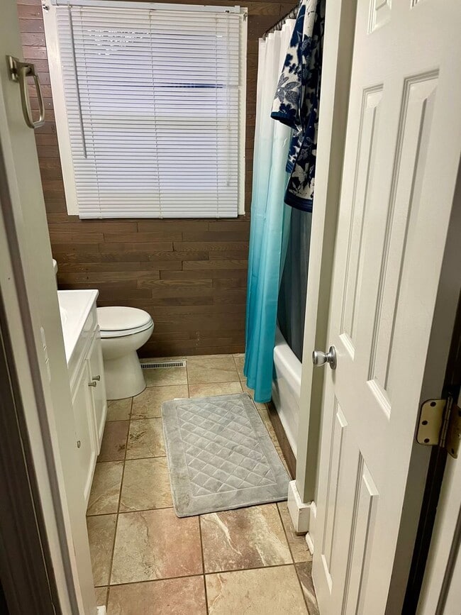 Building Photo - Northwest Rochester Minnesota, 3bedroom 2b...