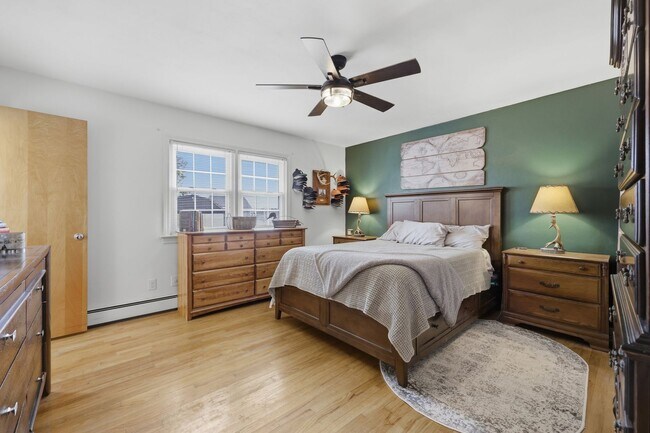 Building Photo - Stunning 4-Bedroom Waterfront Retreat with Modern Upgrades & Lake Living.