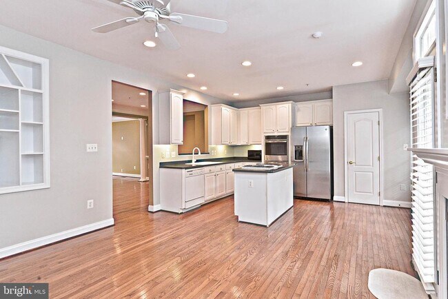 Building Photo - 12035 Treeline Way