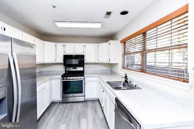 Building Photo - 5908 Grenfell Loop