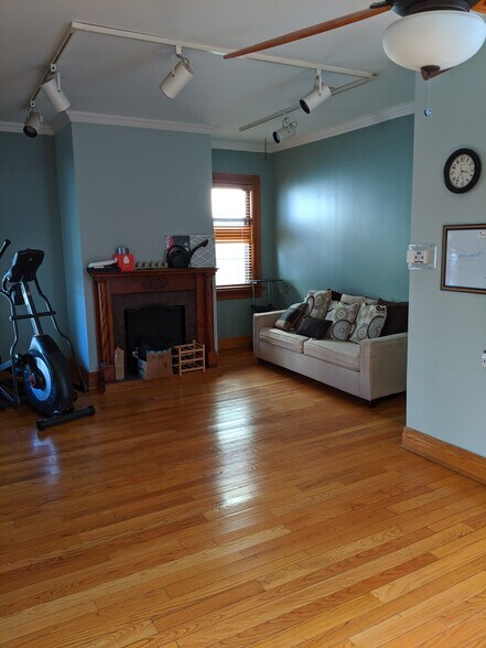 Living room - 256 Bryant St