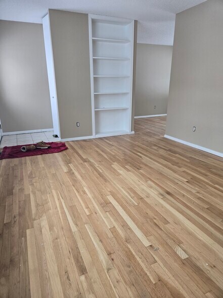 Building Photo - 2125 Hollywood Blvd