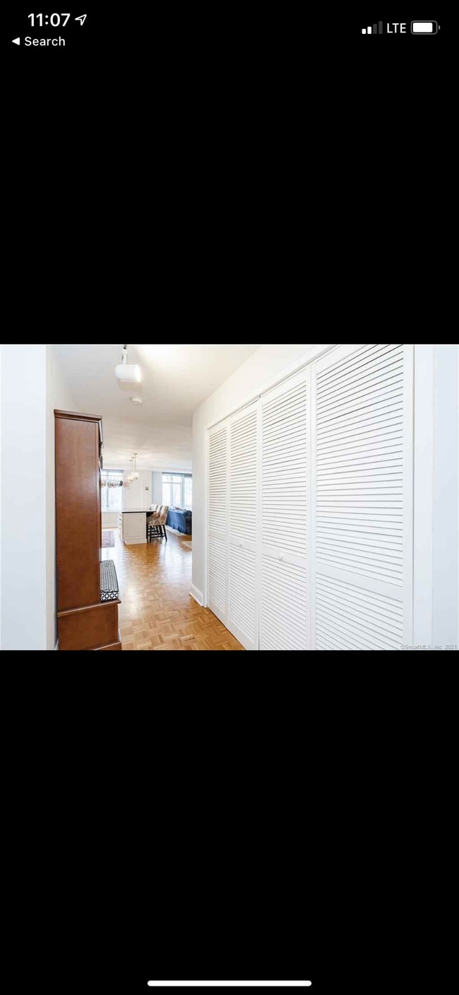 Building Photo - 1028 Farmington Ave