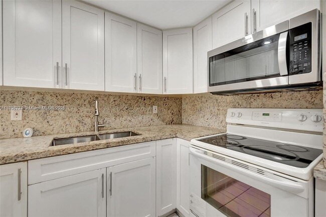 Building Photo - 1604 NE 151st St
