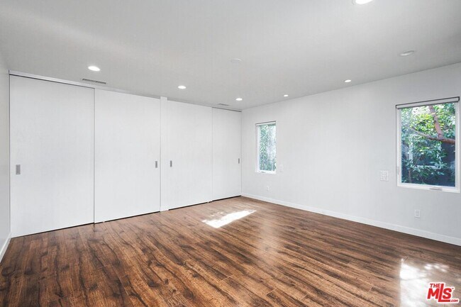Building Photo - 23018 Leonora Dr