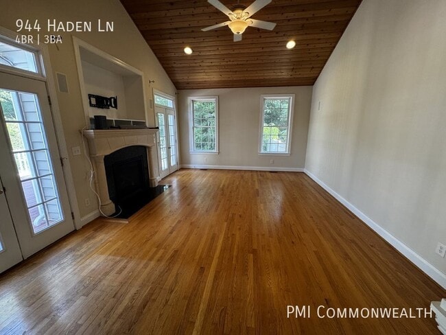 Building Photo - 3 Bed / 2 Bath Single Family with 1b1b in-...