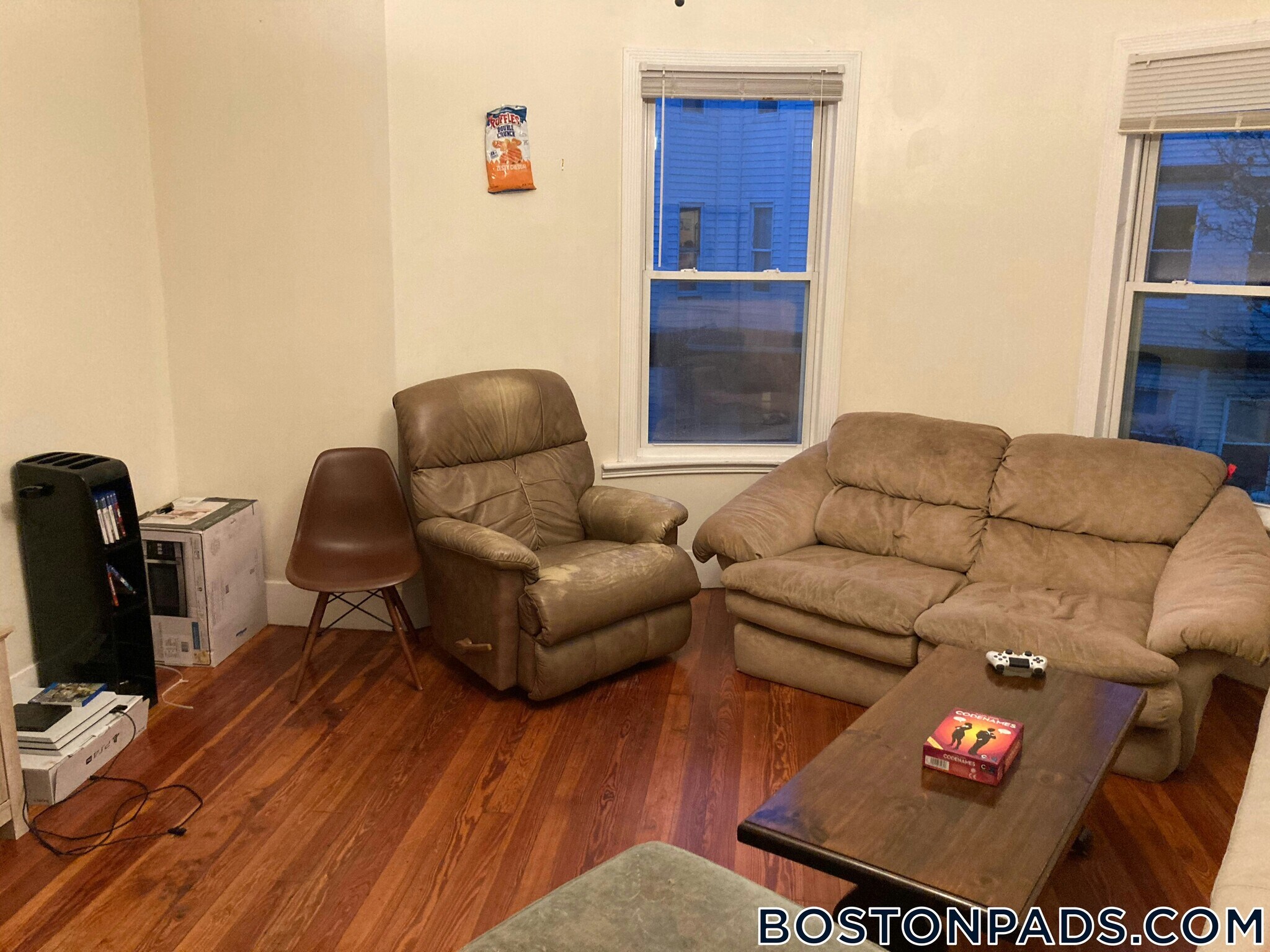 Building Photo - 8 Carmel St