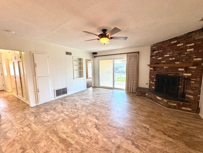 Building Photo - Light, Bright & Lovingly Maintained Claremont Home for Lease