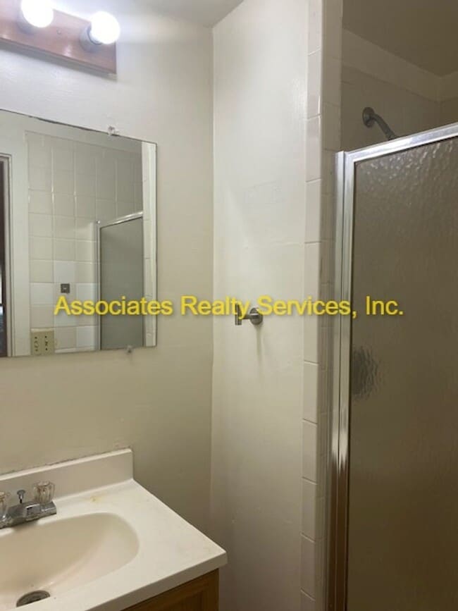 Building Photo - MOVE IN SPECIAL!!! 3 Bed/2 Bath Home in NW...