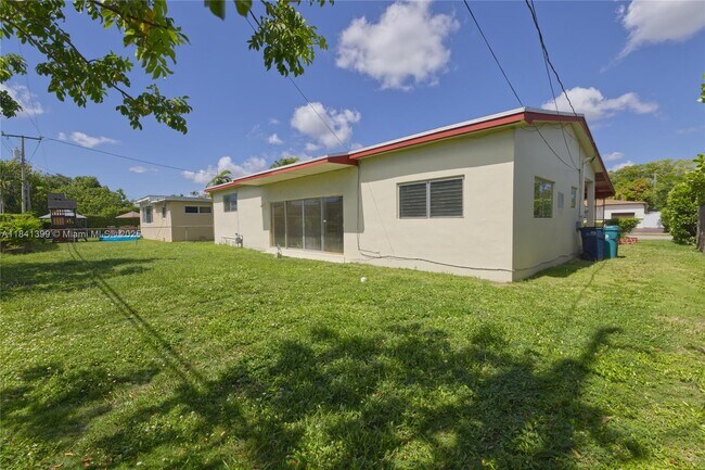 Building Photo - 1411 SW 82nd Ct