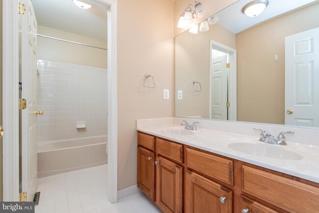 Building Photo - 415 Granville Ct