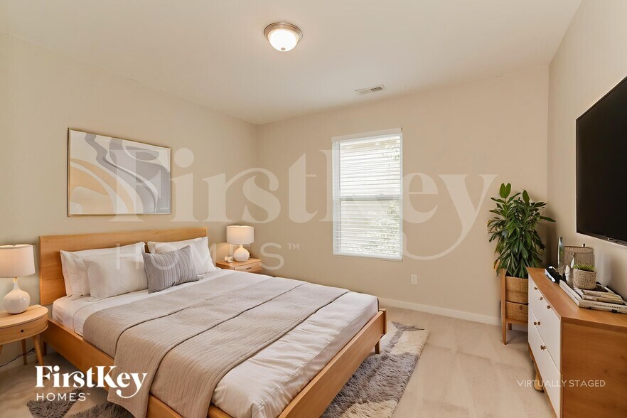 Building Photo - 2013 Dunsmore Ln