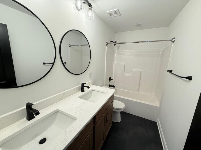 Building Photo - 2067 Aster Dr