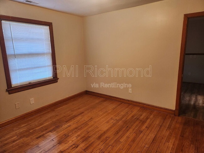 Building Photo - 831 Newkirk Dr