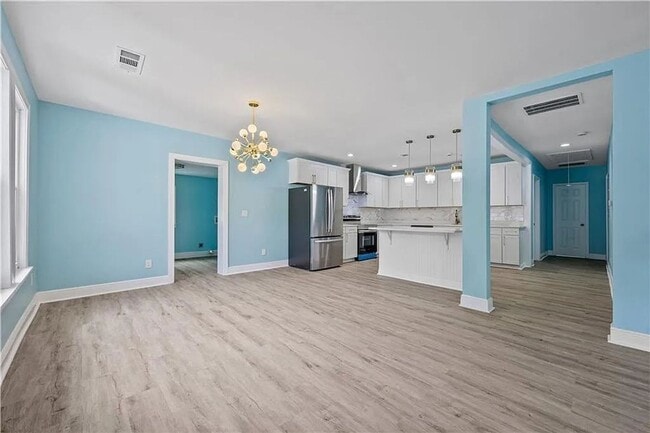 Building Photo - Move In by 5/1 & Save $500 OFF MAY Rent — Fully Renovated Gem!!!