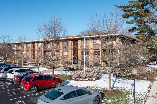 Building Photo - Oakwood